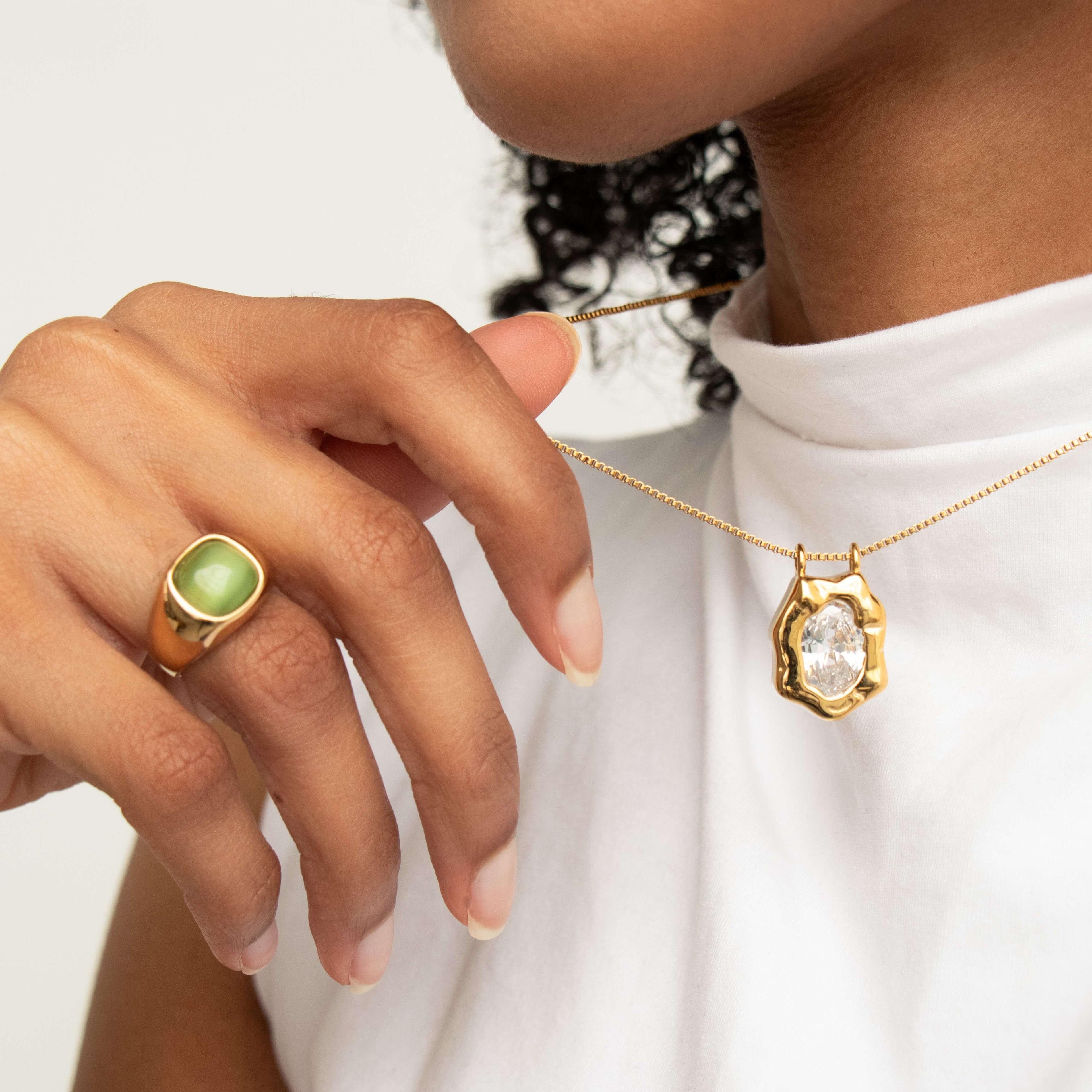 Caden Signet Ring | Green Cat's Eye Stone, 18k Gold Plated 1