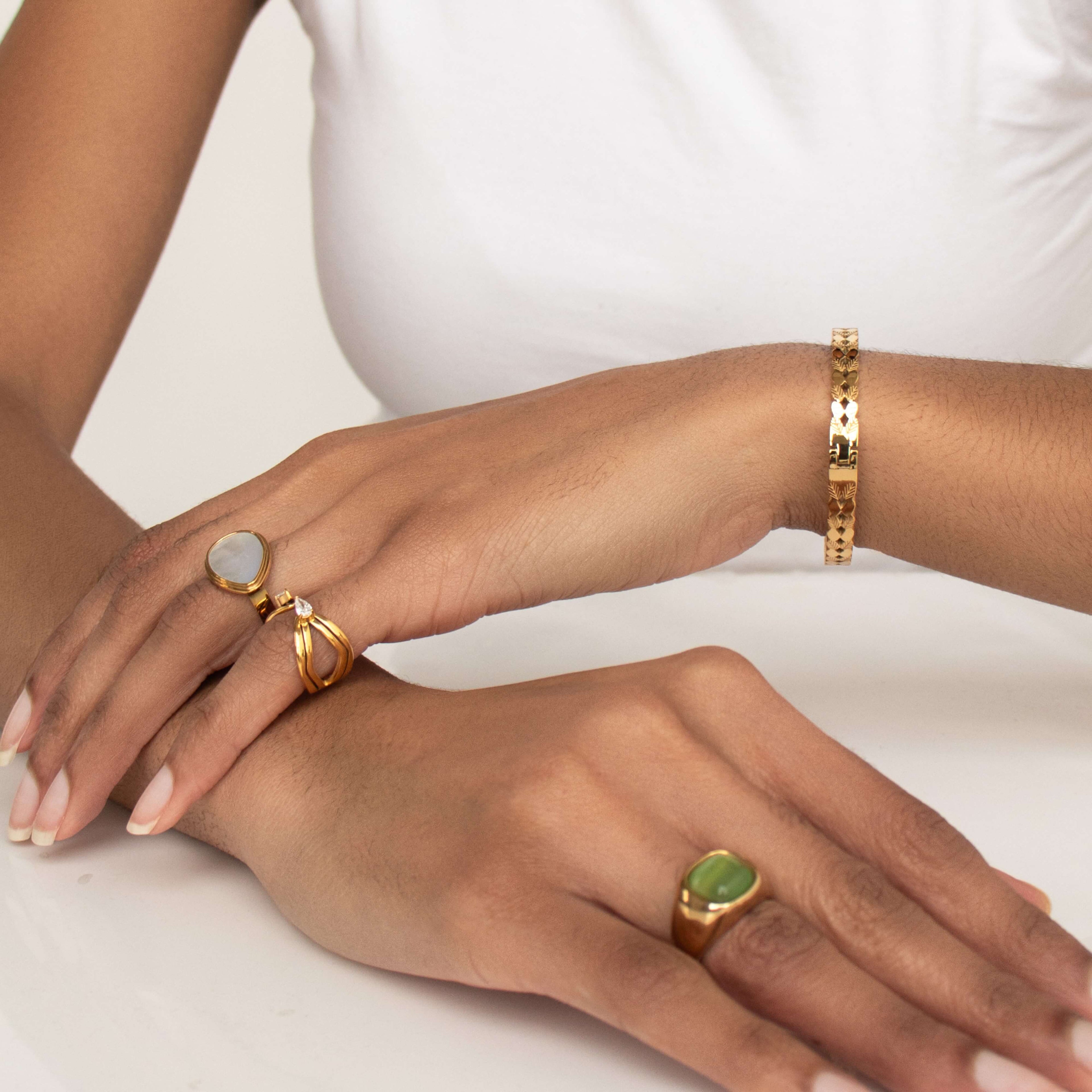 Caden Signet Ring | Green Cat's Eye Stone, 18k Gold Plated 5