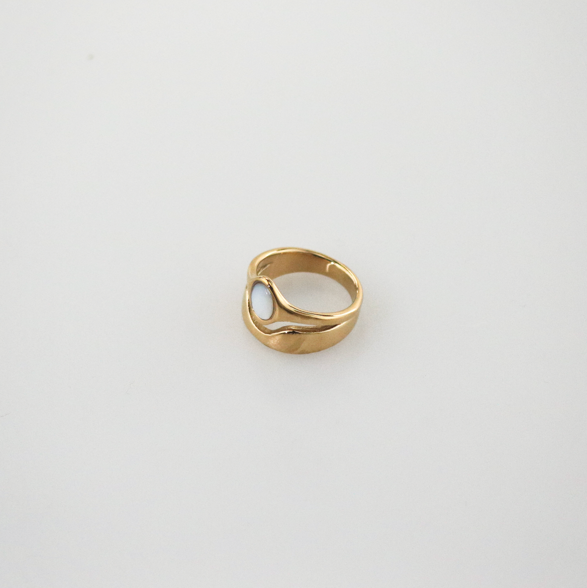 Haven Ring | White Mother of Pearl, 18k Gold Plated Stainless Steel 5