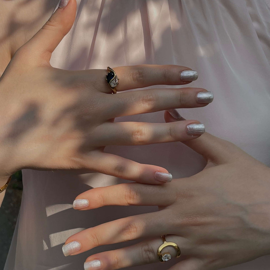 Mira Kiss Ring | 18k Gold Plated Sapphire and Moissanite 1