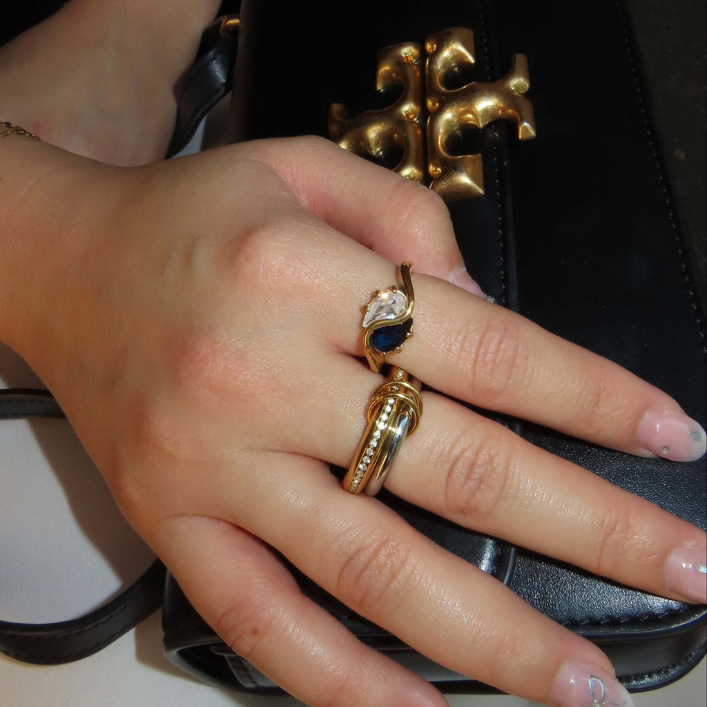 Mira Kiss Ring | 18k Gold Plated Sapphire and Moissanite 3