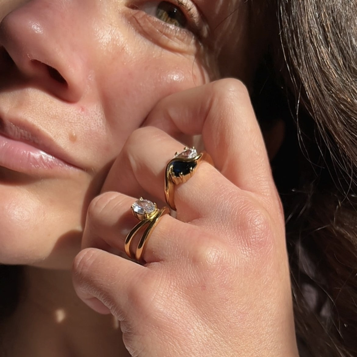 Mira Kiss Ring | 18k Gold Plated Sapphire and Moissanite 4
