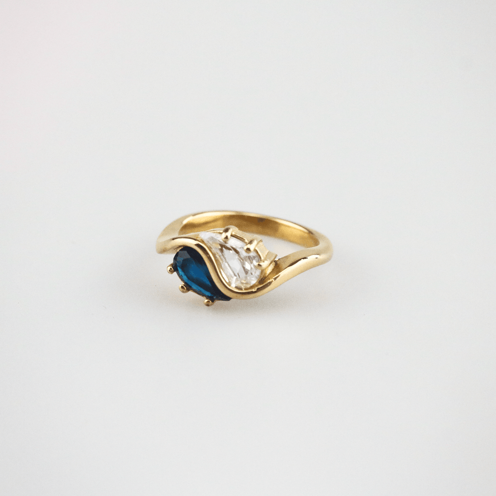 Mira Kiss Ring | 18k Gold Plated Sapphire and Moissanite 6