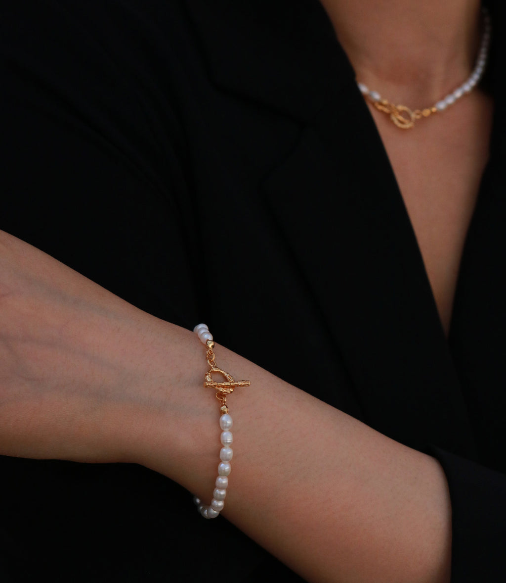 Pavia Pearl Bracelet | Handcrafted Freshwater Pearls, 18k Gold Plated Clasp 2