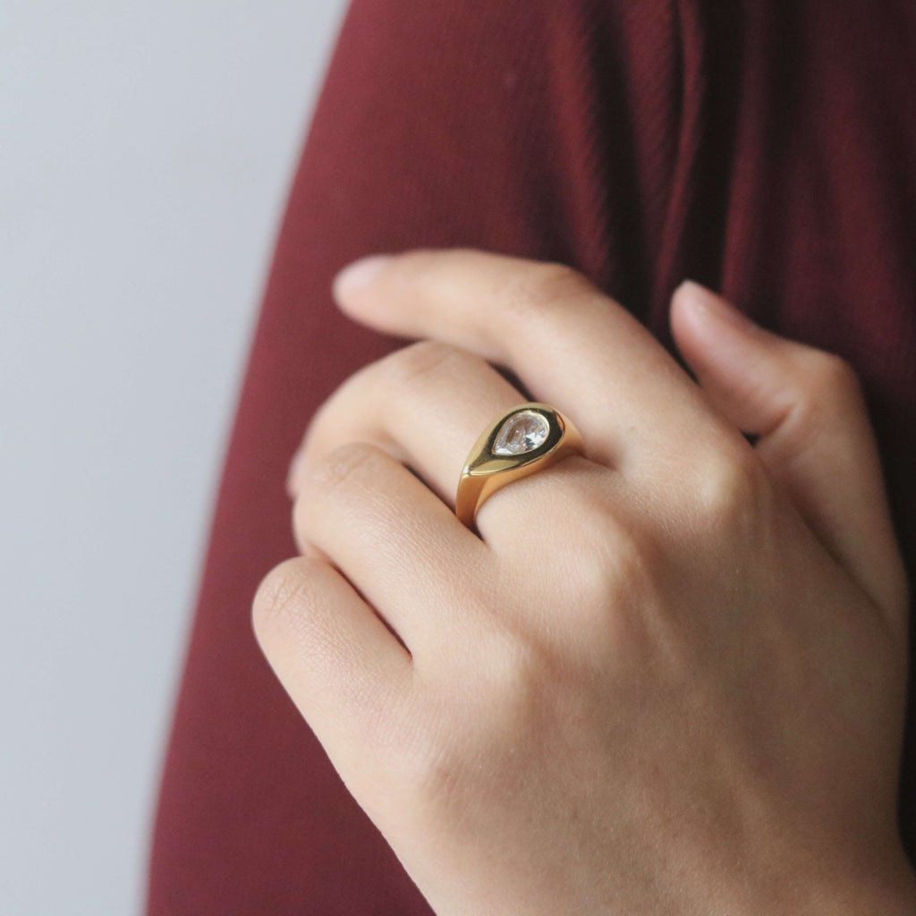 Pavo Signet Ring | Pear-Cut Stone, 18k Gold Plated 3