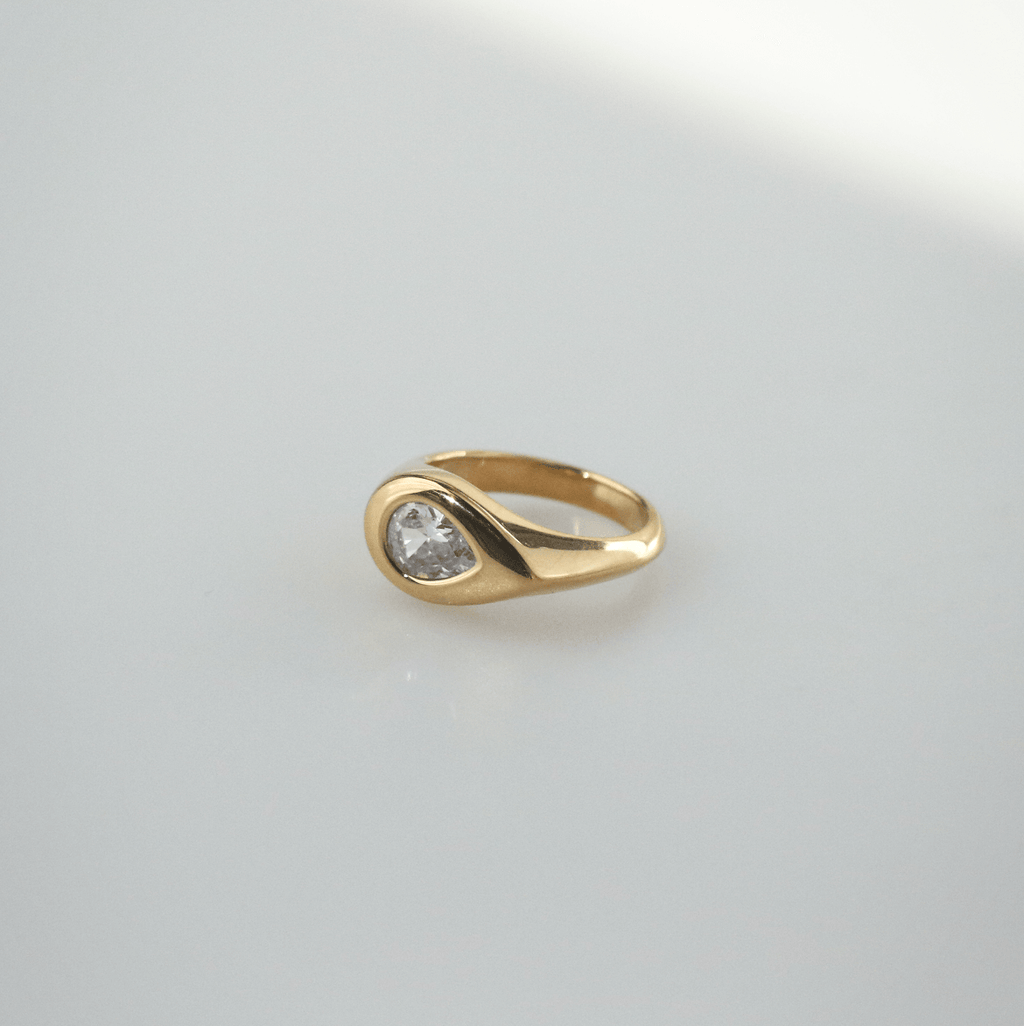 Pavo Signet Ring | Pear-Cut Stone, 18k Gold Plated 4