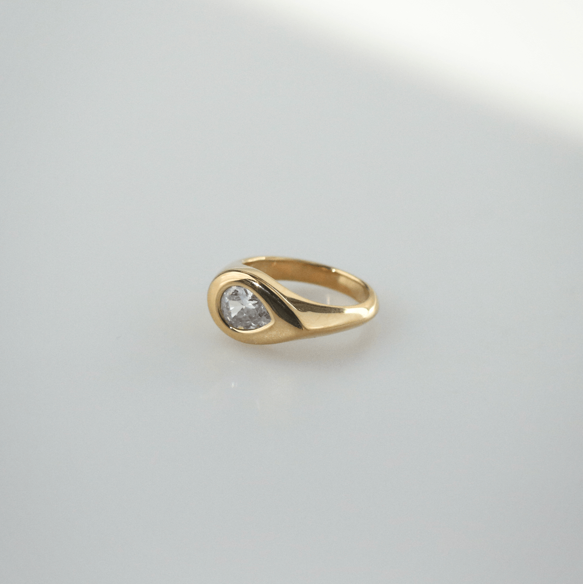 Pavo Signet Ring | Pear-Cut Stone, 18k Gold Plated 4