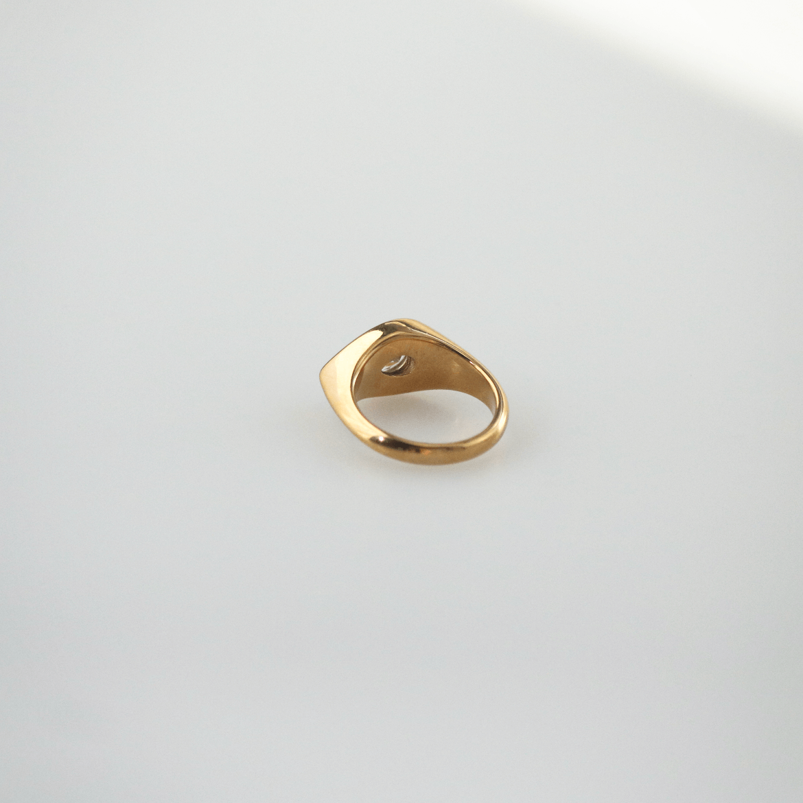 Pavo Signet Ring | Pear-Cut Stone, 18k Gold Plated 5
