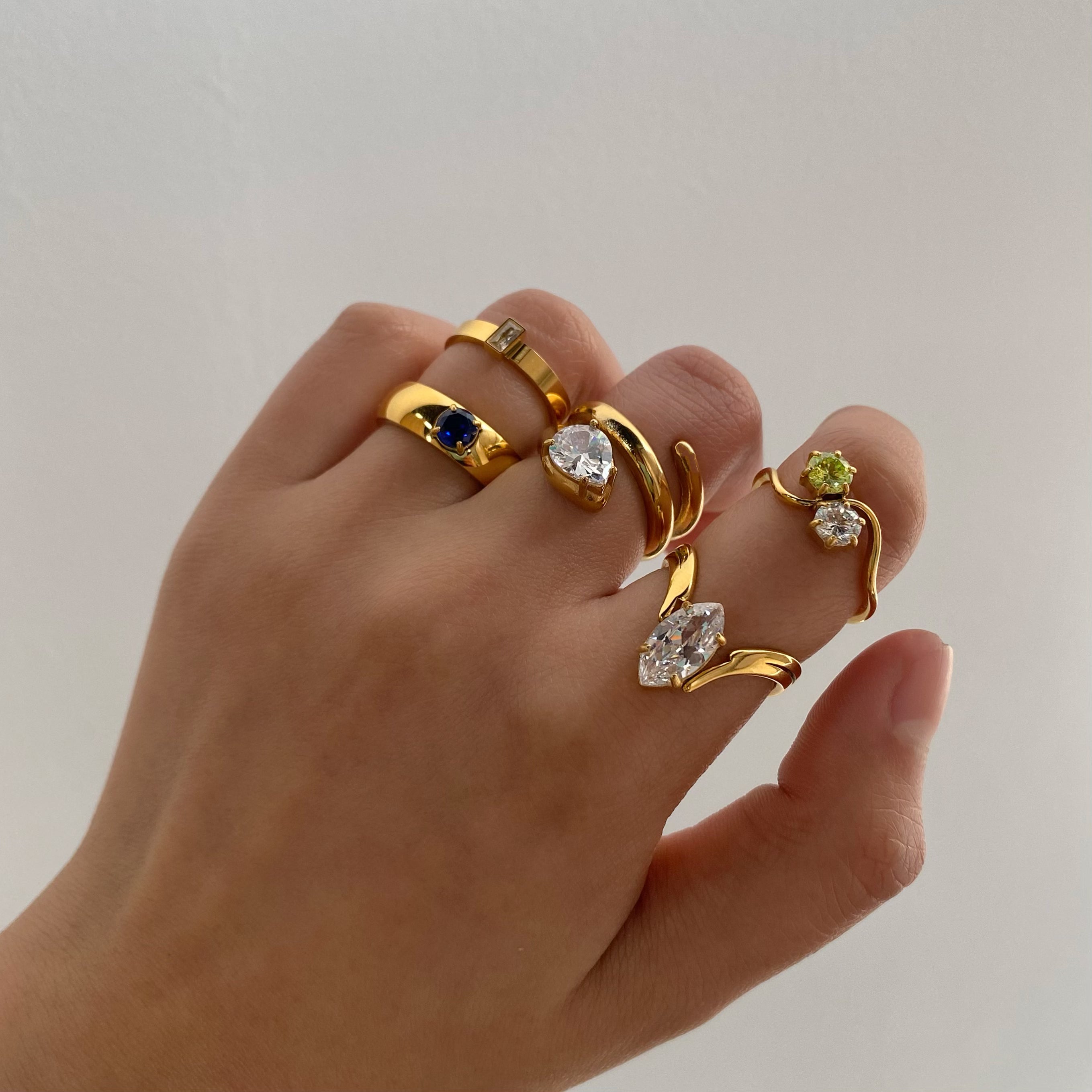 Pavo Wave Ring | Peridot and White CZ, 18k Gold Plated 3