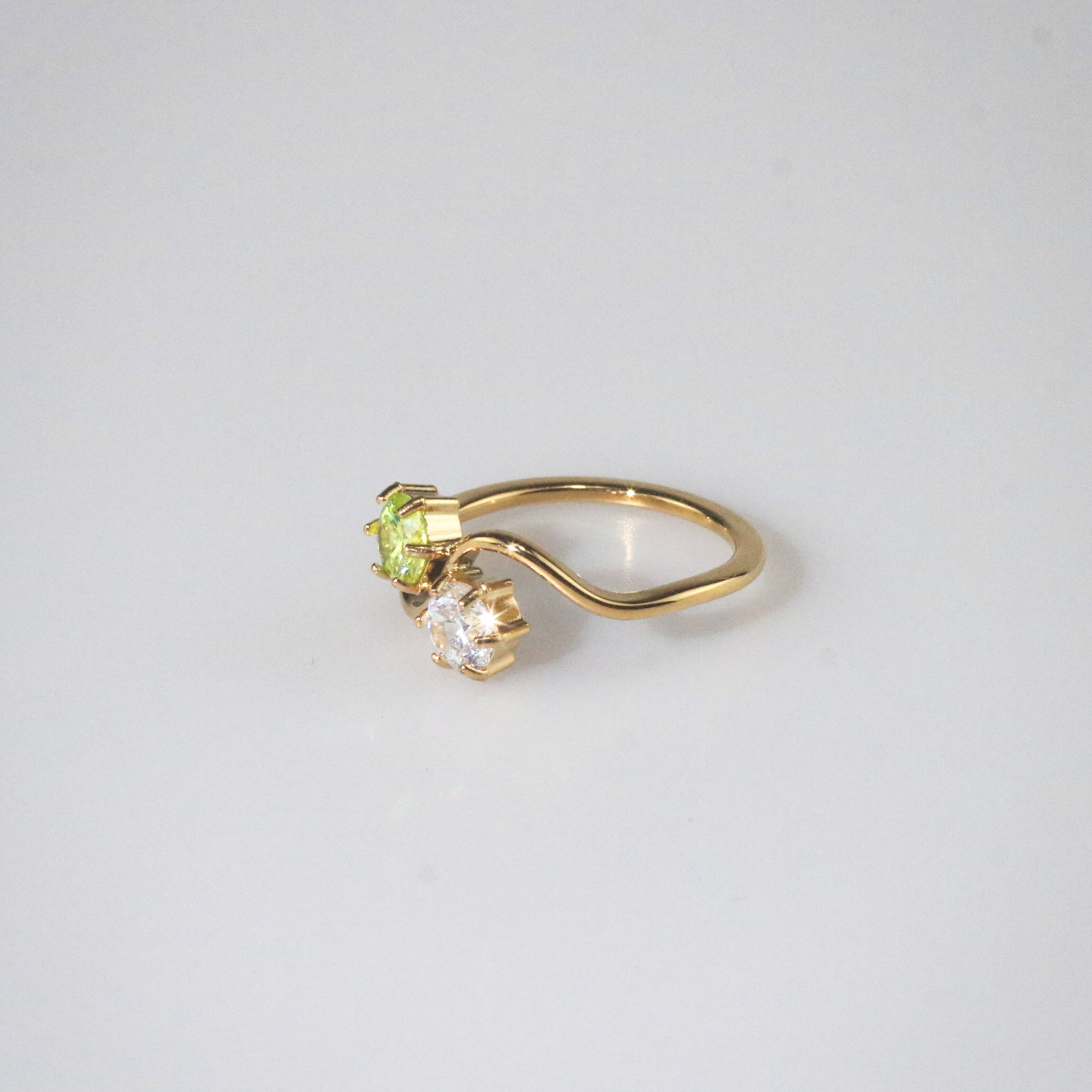 Pavo Wave Ring | Peridot and White CZ, 18k Gold Plated 4