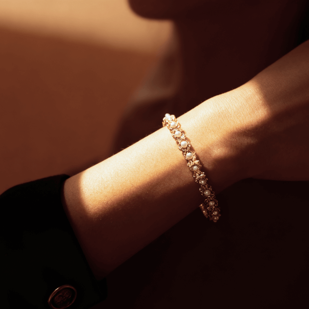 Pura Pearl Bangle Bracelet | 18k Gold Plated, Waterproof, Elegant Design 1