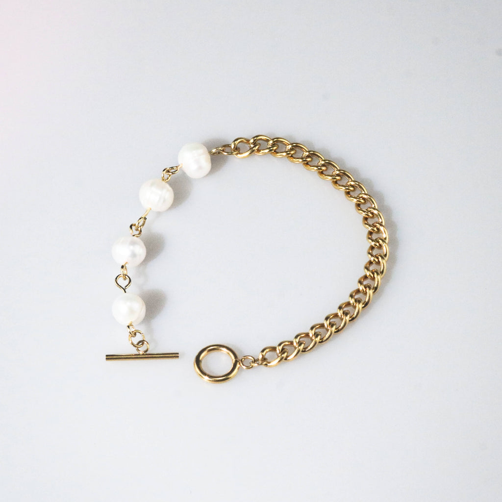 Pura Toggle Bracelet | Freshwater Pearls, Gold Plated 0