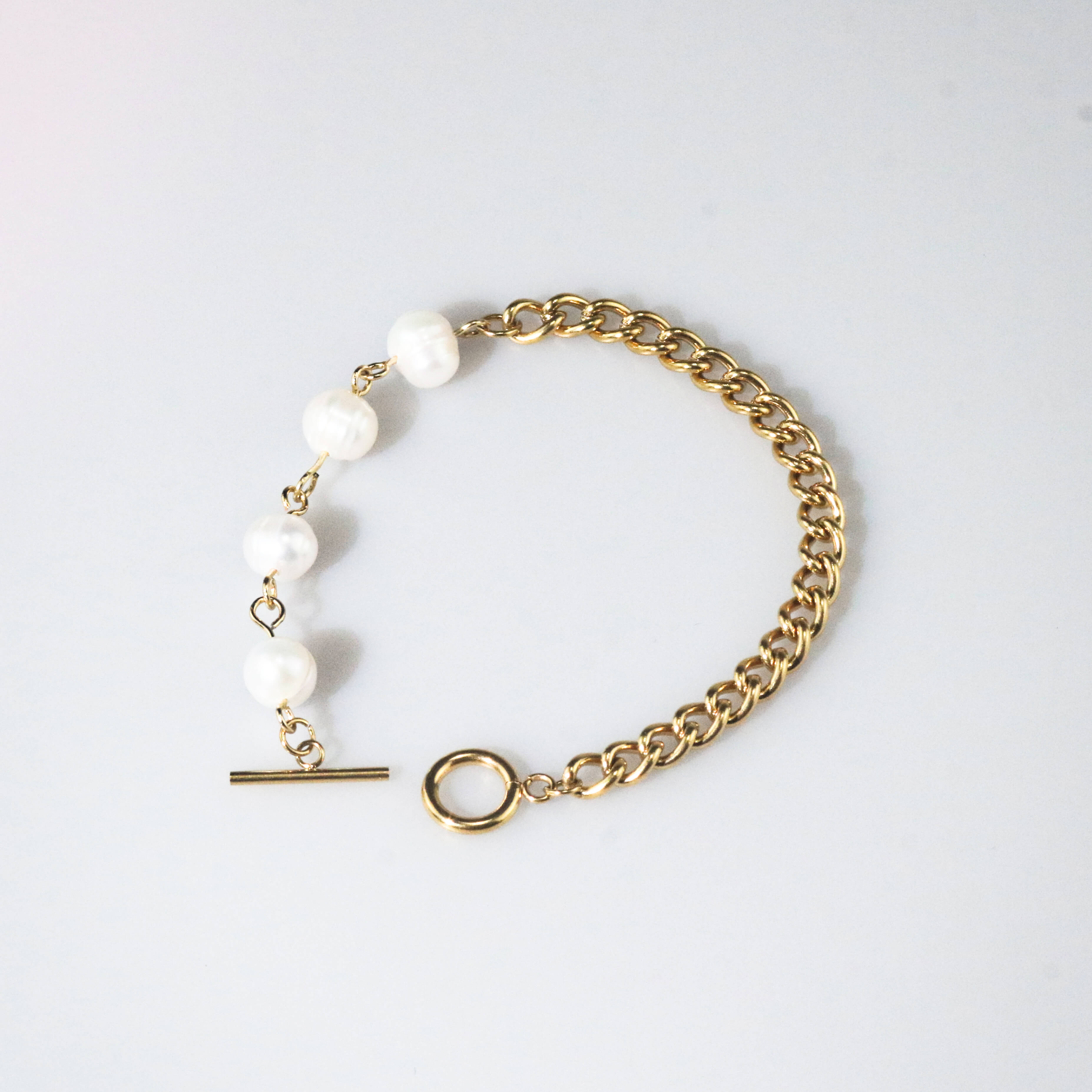 Pura Toggle Bracelet | Freshwater Pearls, Gold Plated 0
