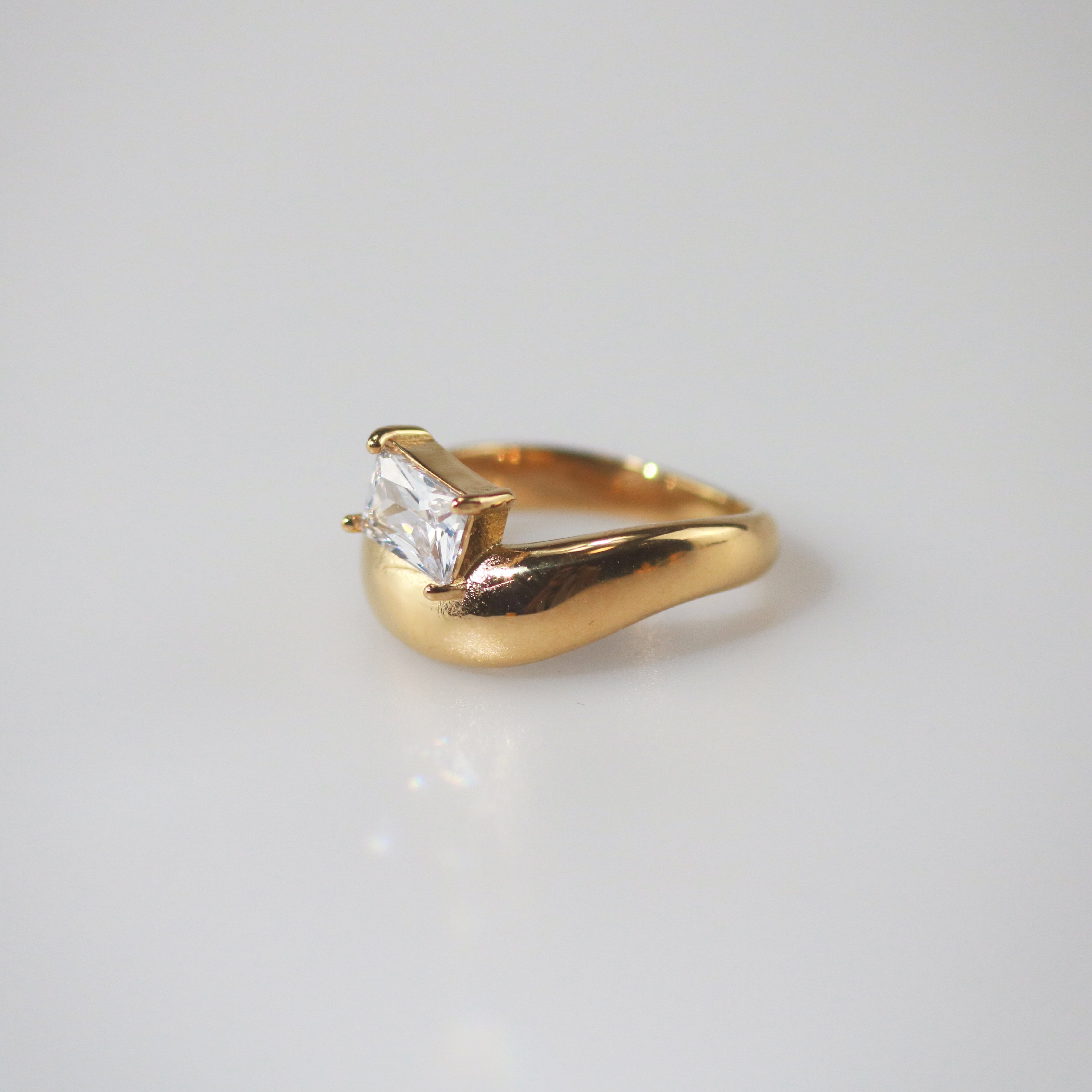Sable Wave Ring | 18k Gold Plated Stainless Steel Waterproof 4