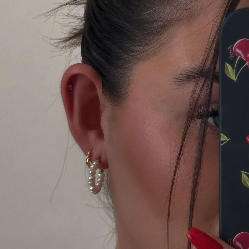 Serene Gold Hoop Earrings | 18k Gold Plated, Freshwater Pearls, 23mm 1