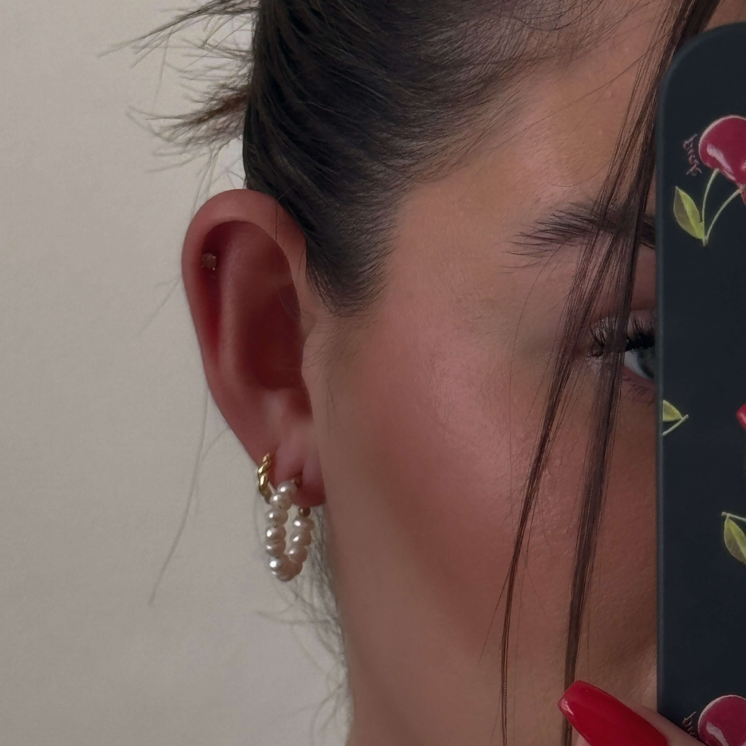 Serene Gold Hoop Earrings | 18k Gold Plated, Freshwater Pearls, 23mm 1
