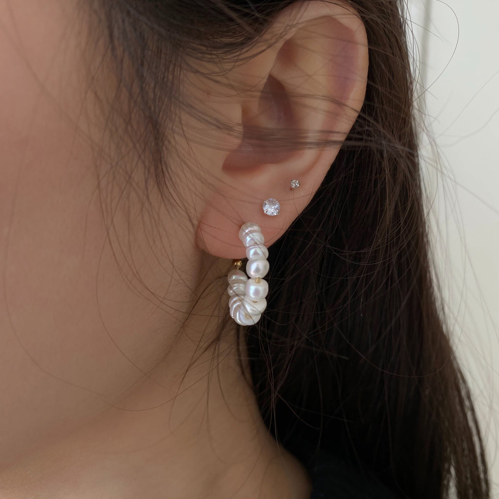 Serene Gold Hoop Earrings | 18k Gold Plated, Freshwater Pearls, 23mm 2