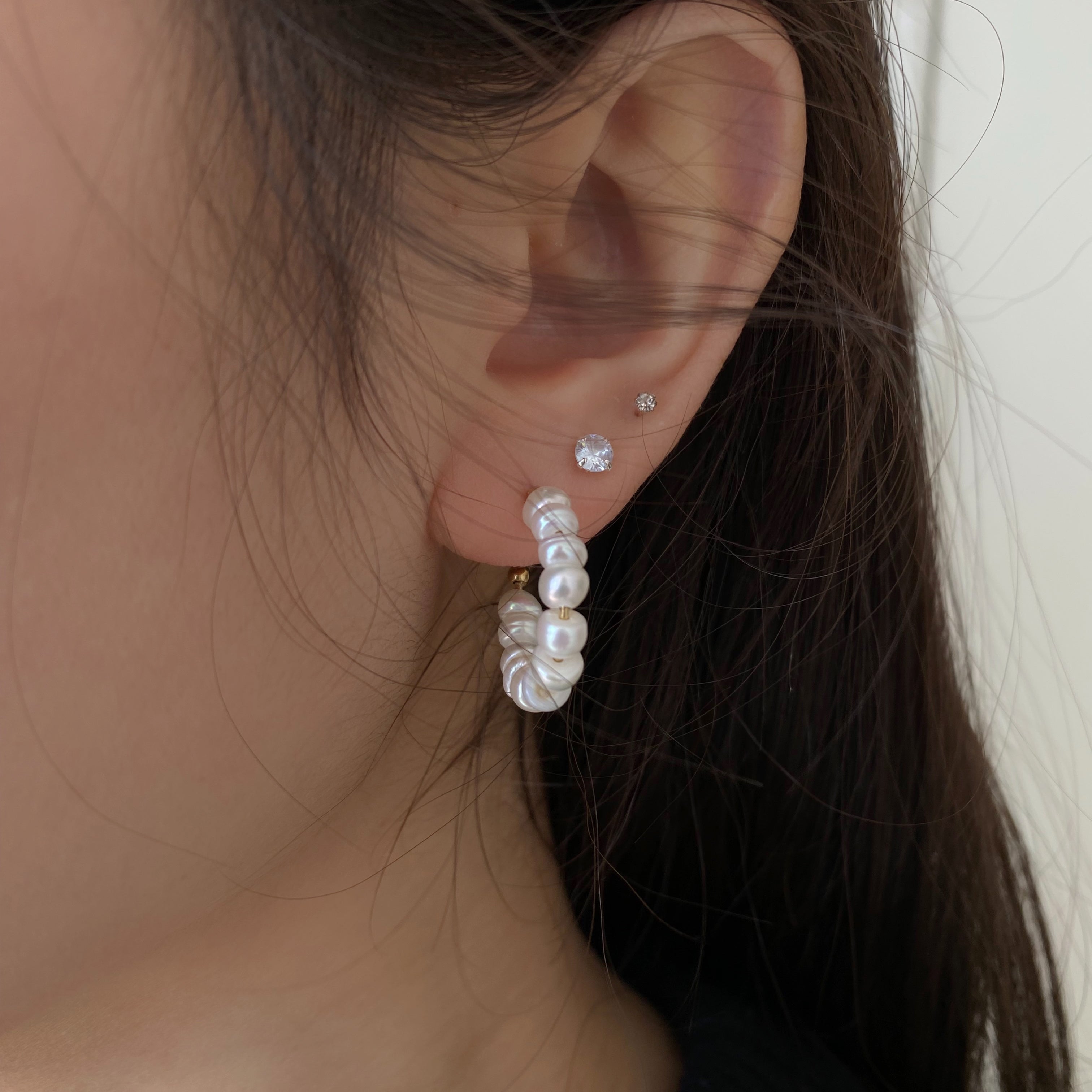 Serene Gold Hoop Earrings | 18k Gold Plated, Freshwater Pearls, 23mm 2