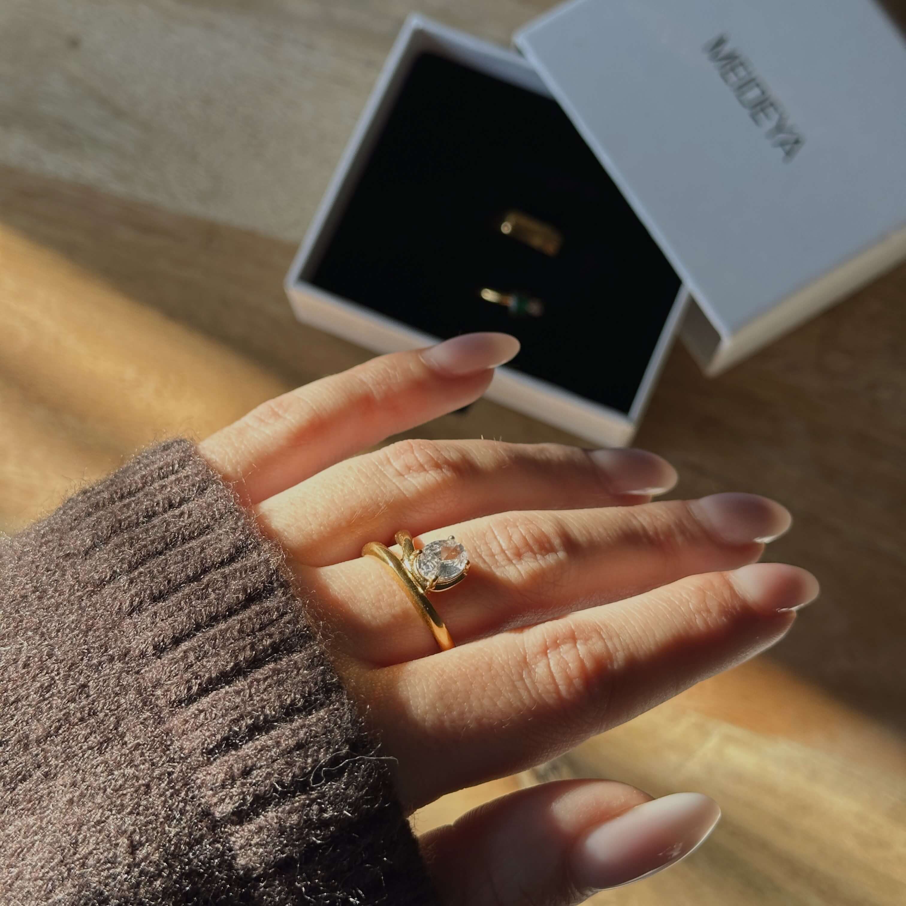 Soleil Curve Ring | 18k Gold Plated Stainless Steel 2