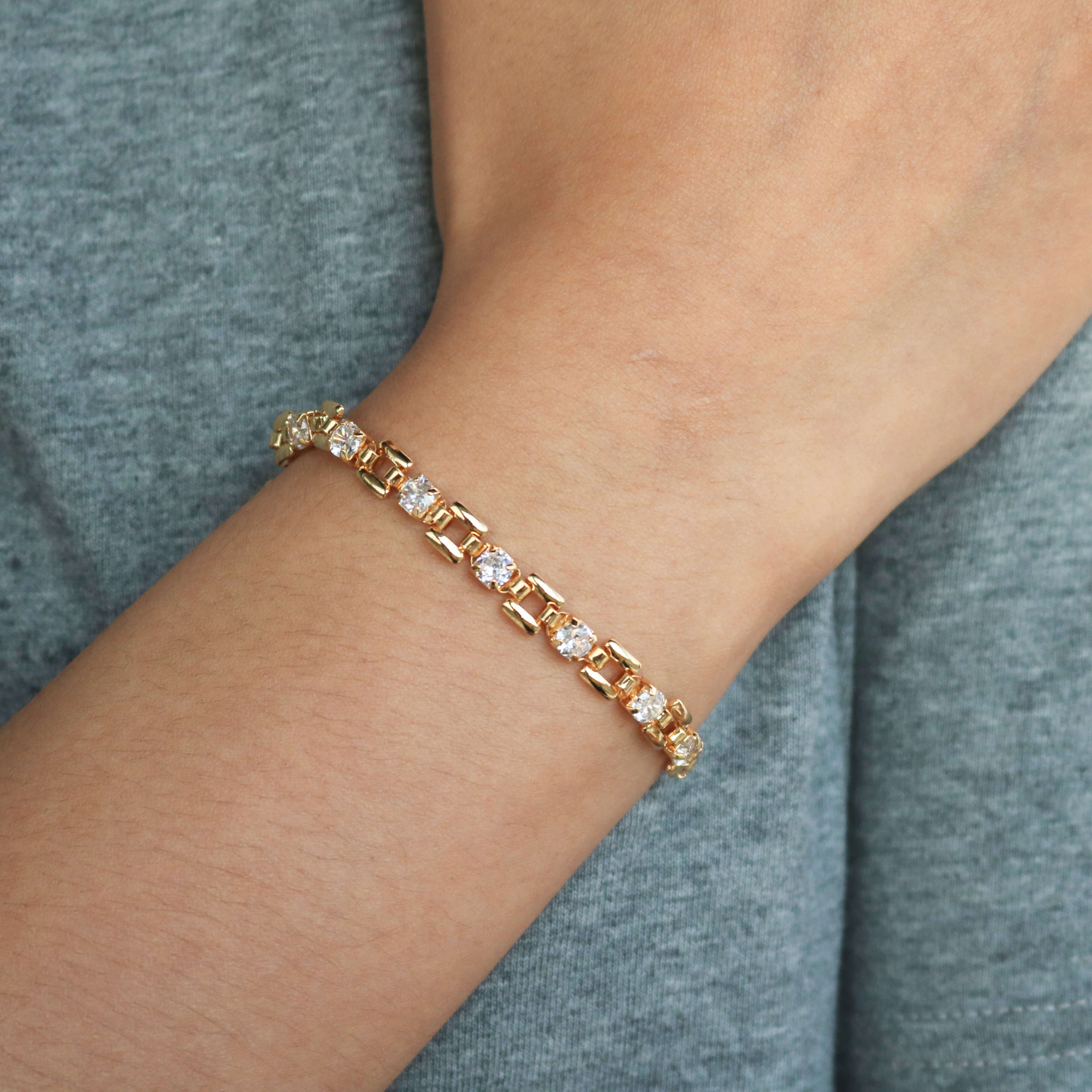 Sora Chain Bracelet | 18k Gold Plated, Zircon Accents, Adjustable Length 4
