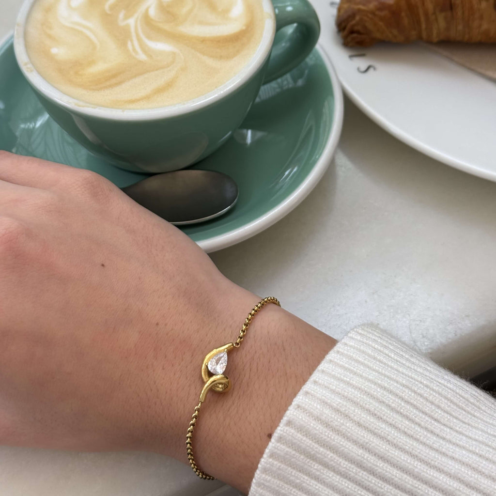 Talia Curve Bracelet | 18k Gold Plated, Adjustable Chain 2