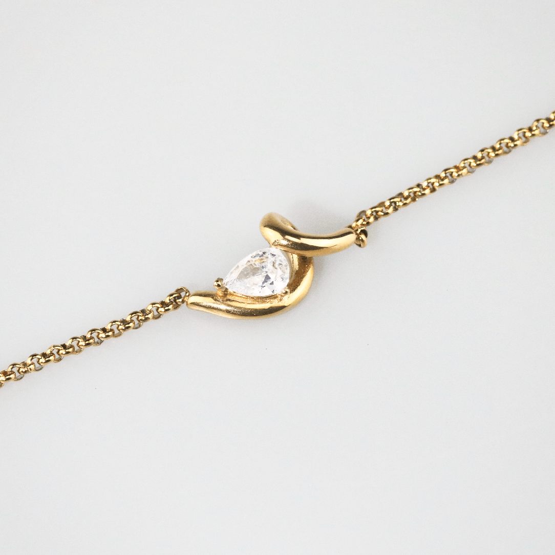 Talia Curve Bracelet | 18k Gold Plated, Adjustable Chain 7